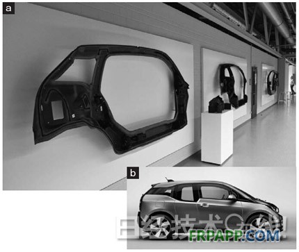 圖2：寶馬的純電動(dòng)汽車“i3” i3的上部骨架采用熱固化CFRP制造。（a）為主要部件的外觀。碳纖維的顏色為黑色。（b）為i3的外觀。在日本的價(jià)格為499萬(wàn)日元（含稅）起，充滿電后的續(xù)航距離為229km（JC08模式）。